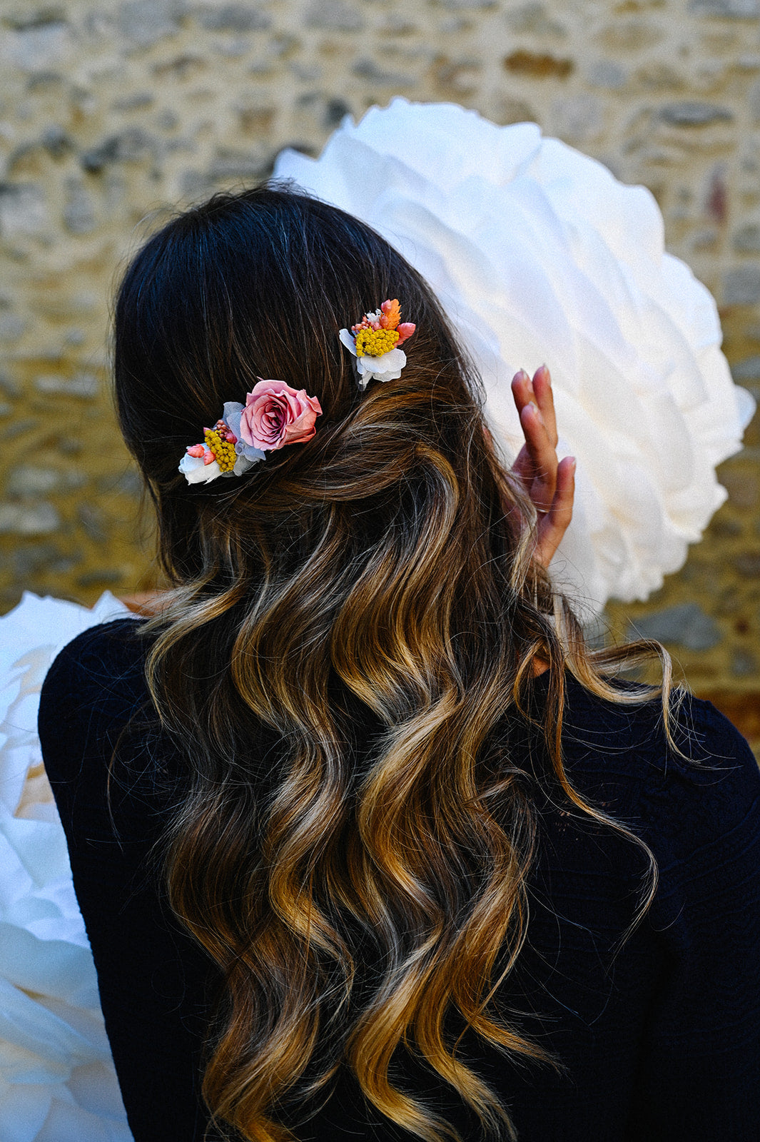 Pics à cheveux Esmée portés par une mannequin - Bellemond