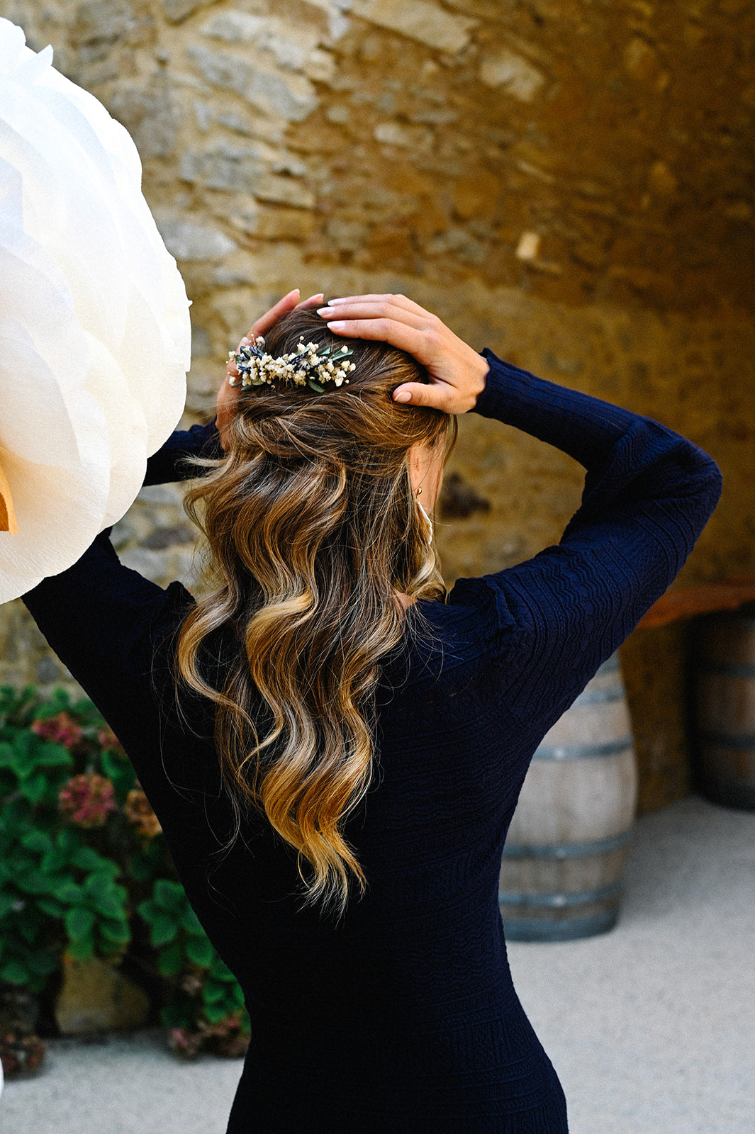Peigne à cheveux Mathilde mis en scène avec une mannequin - Bellemond