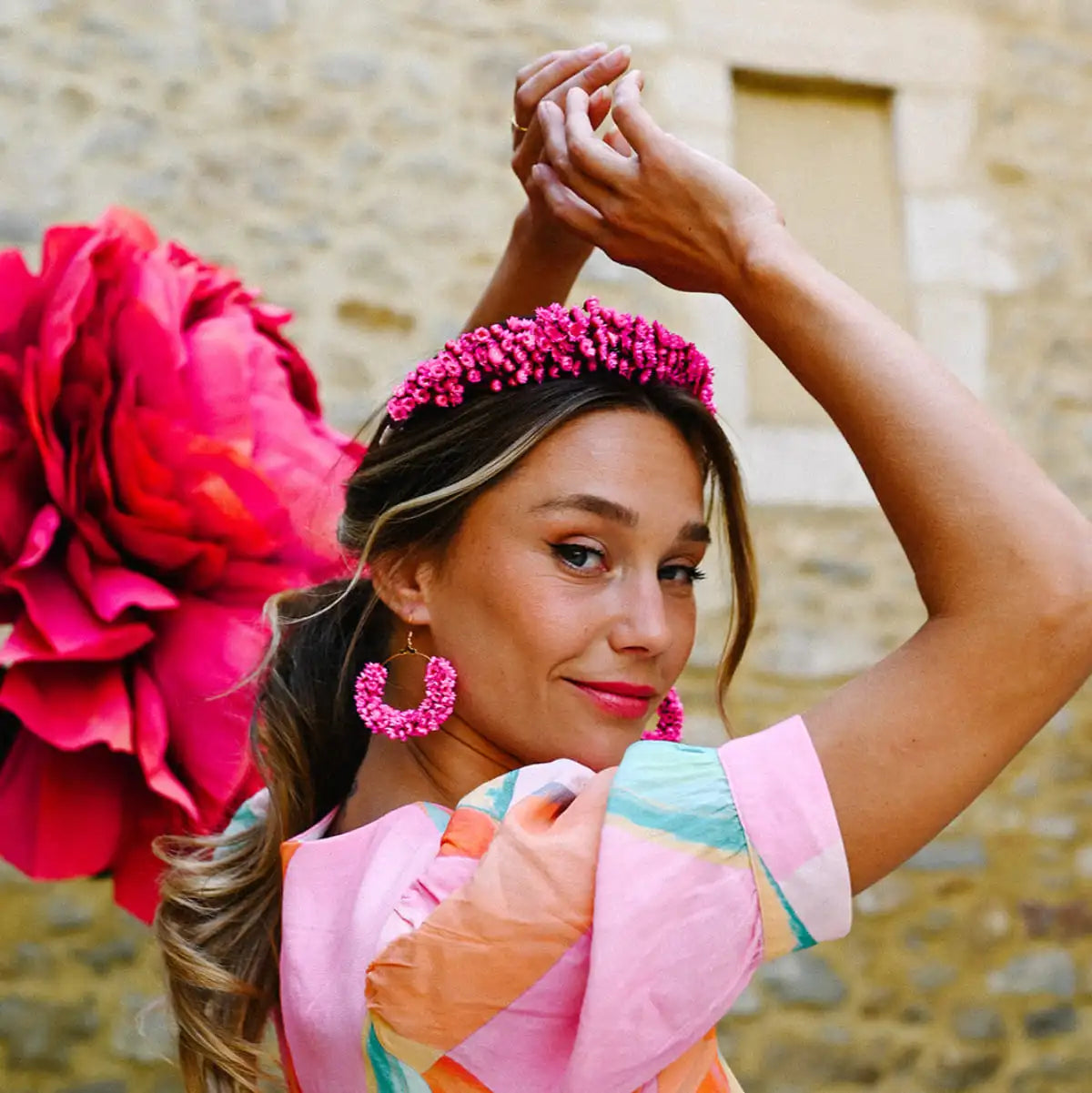 Serre-tête Valentine porté par une mannequin - Bellemond