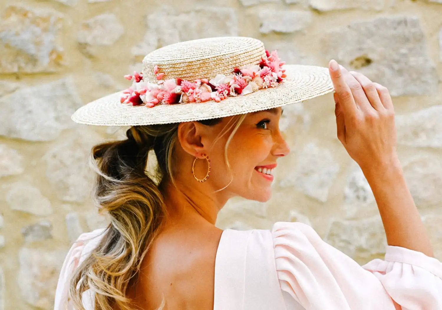 Chapeau Rosaline portée par une mannequin - Bellemond