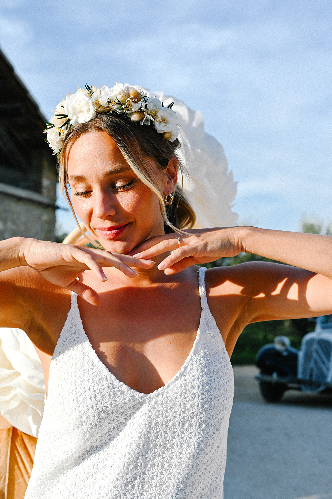 Serre-tête Rebecca porté par une mannequin - Bellemond